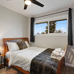 Cozy Retreat, Pet-friendly Haven Holiday home Vancouver